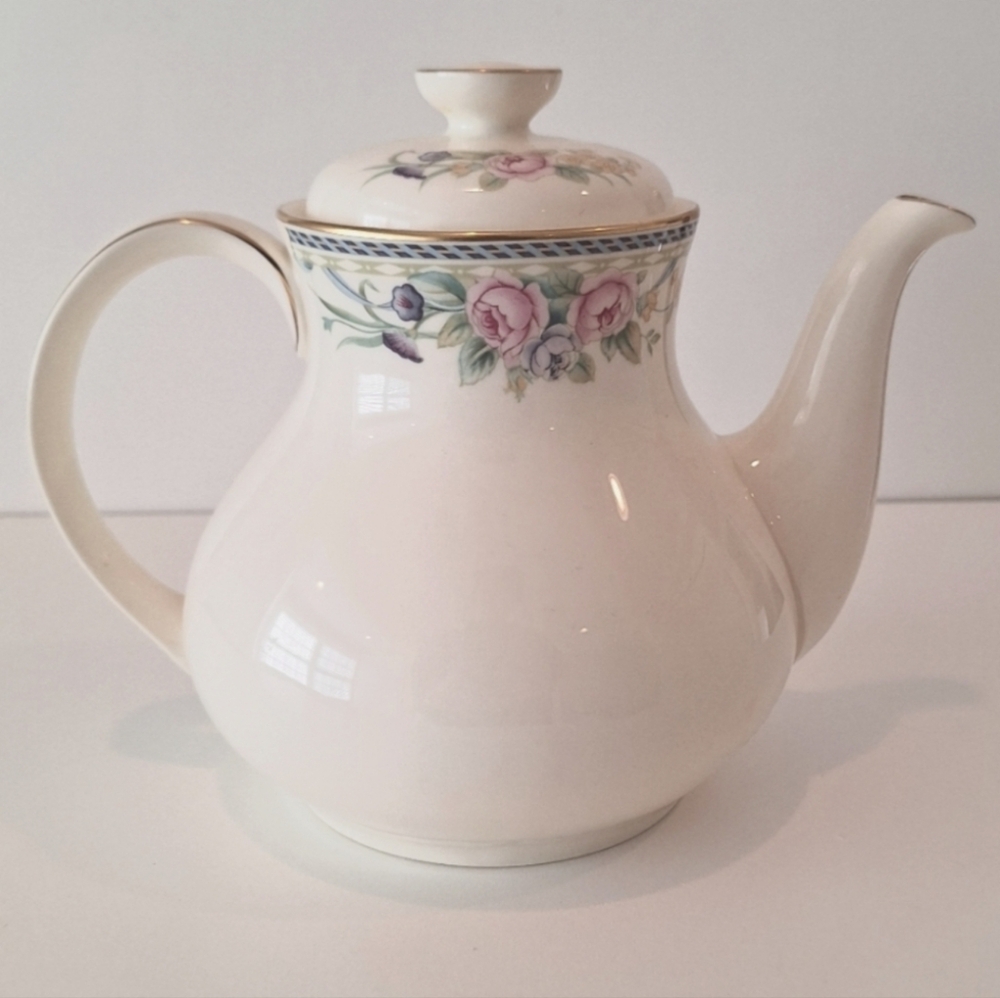 Royal Daulton vintage "Eleanor" teapot